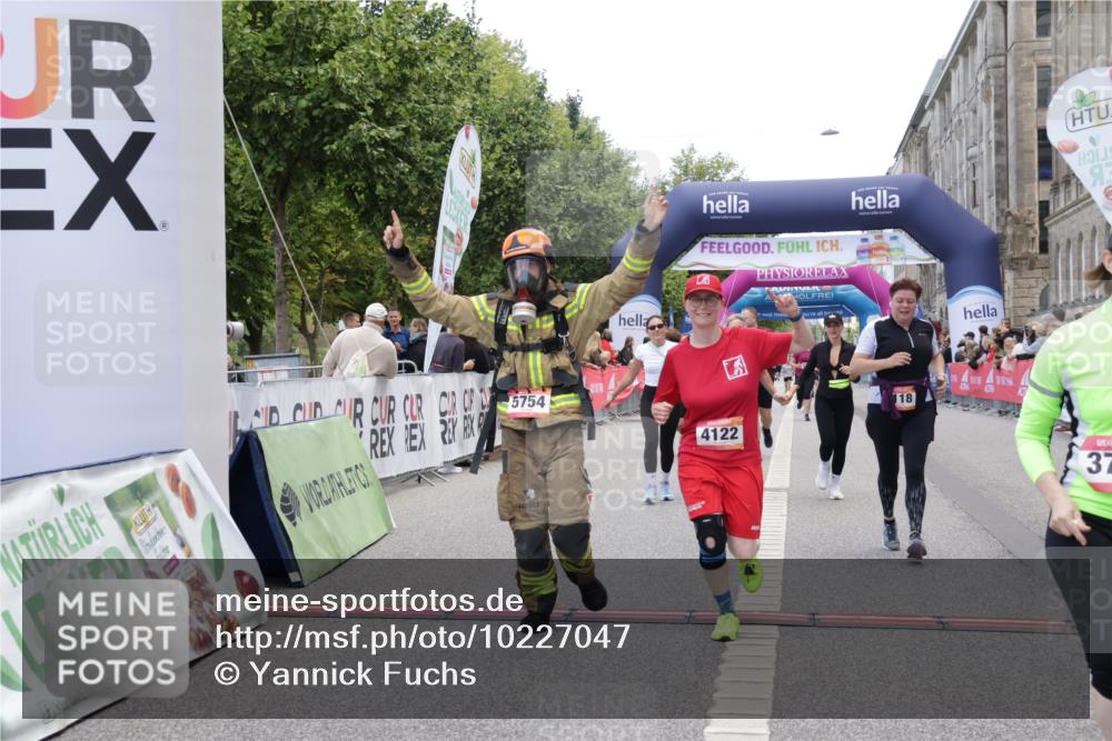 06.09.2026 - CURREX Alsterlauf Yannick Fuchs http://msf.ph/oto/10227047 06.09.2026 10:23:31 Ziel 2591, 2592, 2593, 2939, 3118, 4122, 4303, 5479, 5754 meine-sportfotos.de