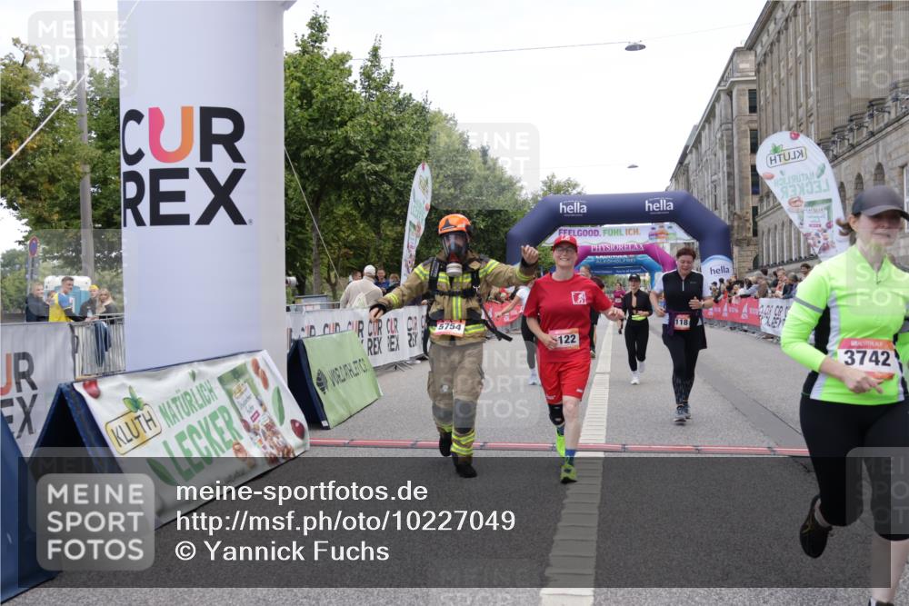 06.09.2026 - CURREX Alsterlauf Yannick Fuchs http://msf.ph/oto/10227049 06.09.2026 10:23:31 Ziel 2591, 2592, 2593, 2939, 3118, 4122, 4303, 5479, 5754 meine-sportfotos.de