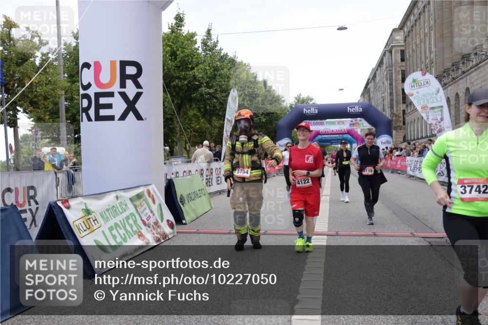 06.09.2026 - CURREX Alsterlauf Yannick Fuchs http://msf.ph/oto/10227050 06.09.2026 10:23:31 Ziel 2591, 2592, 2593, 2939, 3118, 4122, 4303, 5479, 5754 meine-sportfotos.de