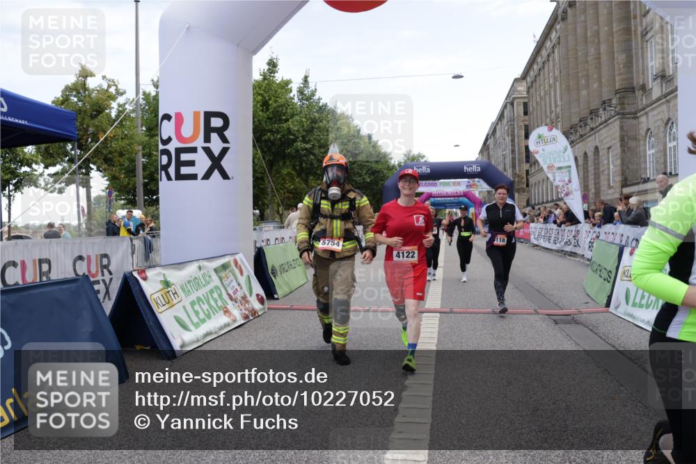 06.09.2026 - CURREX Alsterlauf Yannick Fuchs http://msf.ph/oto/10227052 06.09.2026 10:23:32 Ziel 2591, 2592, 2593, 2939, 3118, 4122, 4303, 5479, 5754 meine-sportfotos.de