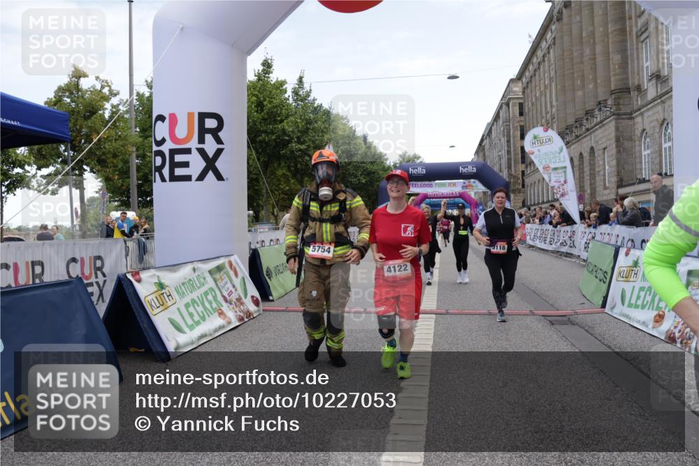 06.09.2026 - CURREX Alsterlauf Yannick Fuchs http://msf.ph/oto/10227053 06.09.2026 10:23:32 Ziel 2591, 2592, 2593, 2939, 3118, 4122, 4303, 5479, 5754 meine-sportfotos.de