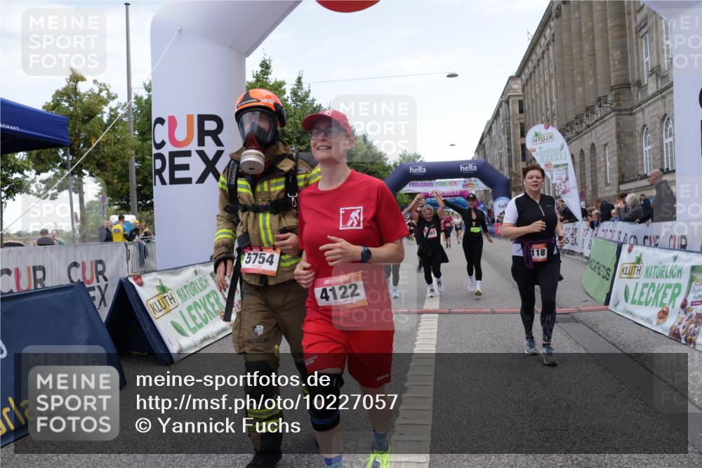 06.09.2026 - CURREX Alsterlauf Yannick Fuchs http://msf.ph/oto/10227057 06.09.2026 10:23:33 Ziel 2591, 2592, 2593, 2939, 3118, 4122, 4303, 5479, 5754 meine-sportfotos.de