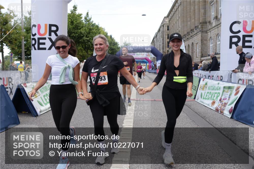 06.09.2026 - CURREX Alsterlauf Yannick Fuchs http://msf.ph/oto/10227071 06.09.2026 10:23:36 Ziel 2591, 2592, 2593, 2939, 3118, 3424, 4122, 4303, 4659, 5479, 5754, 8144 meine-sportfotos.de