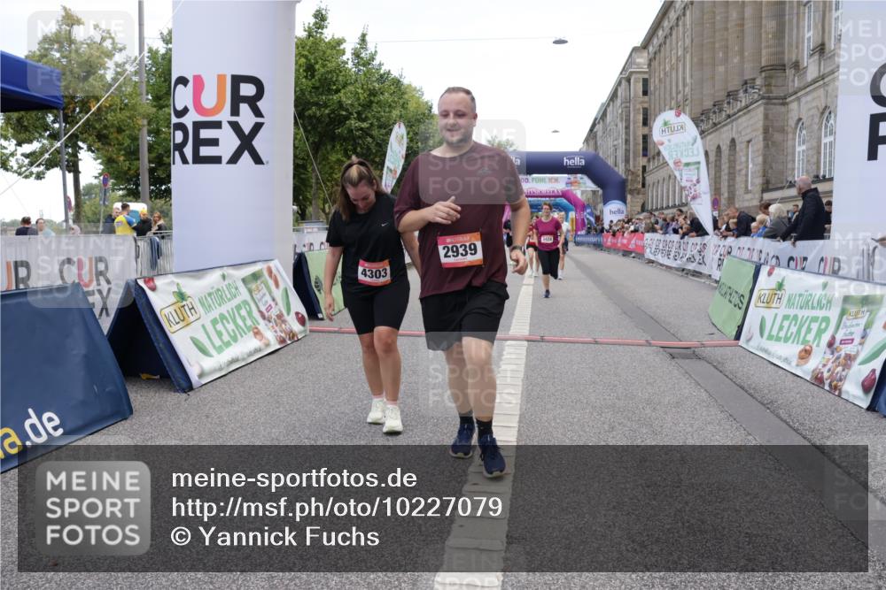 06.09.2026 - CURREX Alsterlauf Yannick Fuchs http://msf.ph/oto/10227079 06.09.2026 10:23:37 Ziel 2591, 2592, 2593, 2939, 3118, 3424, 4122, 4303, 4659, 5754, 8144 meine-sportfotos.de