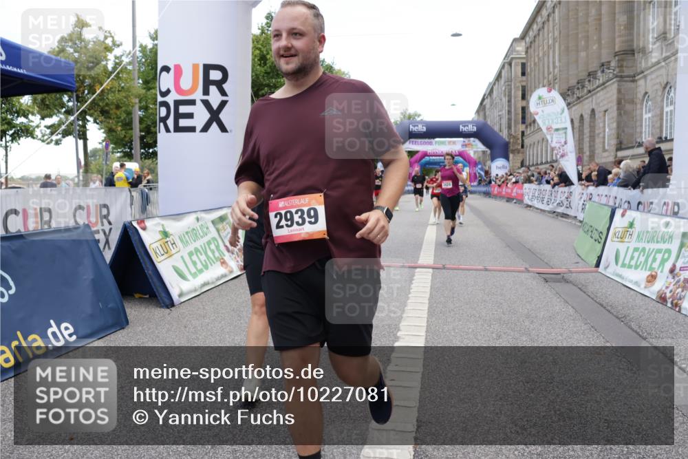 06.09.2026 - CURREX Alsterlauf Yannick Fuchs http://msf.ph/oto/10227081 06.09.2026 10:23:38 Ziel 2591, 2592, 2593, 2939, 3118, 3424, 4122, 4303, 4659, 5754, 6090, 8144 meine-sportfotos.de