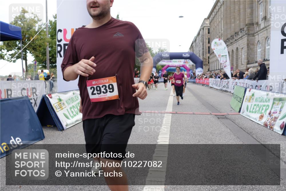 06.09.2026 - CURREX Alsterlauf Yannick Fuchs http://msf.ph/oto/10227082 06.09.2026 10:23:38 Ziel 2591, 2592, 2593, 2939, 3118, 3424, 4122, 4303, 4659, 5754, 6090, 8144 meine-sportfotos.de