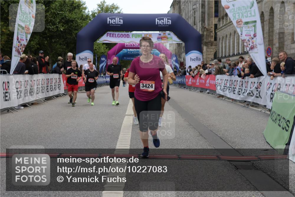 06.09.2026 - CURREX Alsterlauf Yannick Fuchs http://msf.ph/oto/10227083 06.09.2026 10:23:39 Ziel 2591, 2592, 2593, 2939, 3118, 3424, 3578, 3582, 4303, 4659, 6090, 8144 meine-sportfotos.de