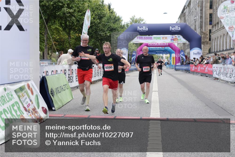 06.09.2026 - CURREX Alsterlauf Yannick Fuchs http://msf.ph/oto/10227097 06.09.2026 10:23:43 Ziel 2939, 3424, 3578, 3582, 4303, 4450, 4659, 6090, 8144 meine-sportfotos.de