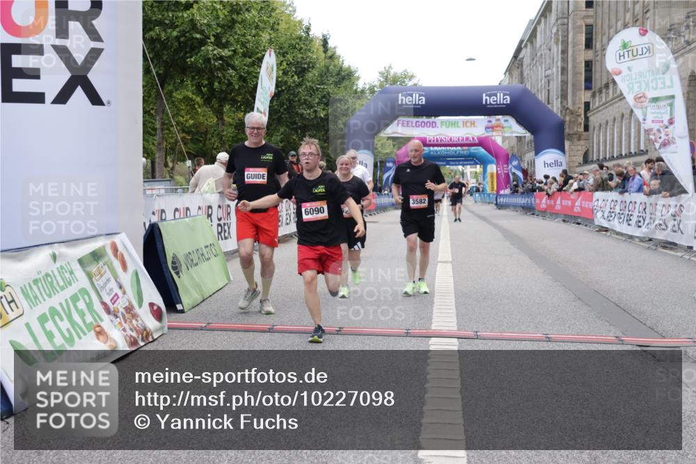 06.09.2026 - CURREX Alsterlauf Yannick Fuchs http://msf.ph/oto/10227098 06.09.2026 10:23:43 Ziel 2939, 3424, 3578, 3582, 4303, 4450, 4659, 6090, 8144 meine-sportfotos.de