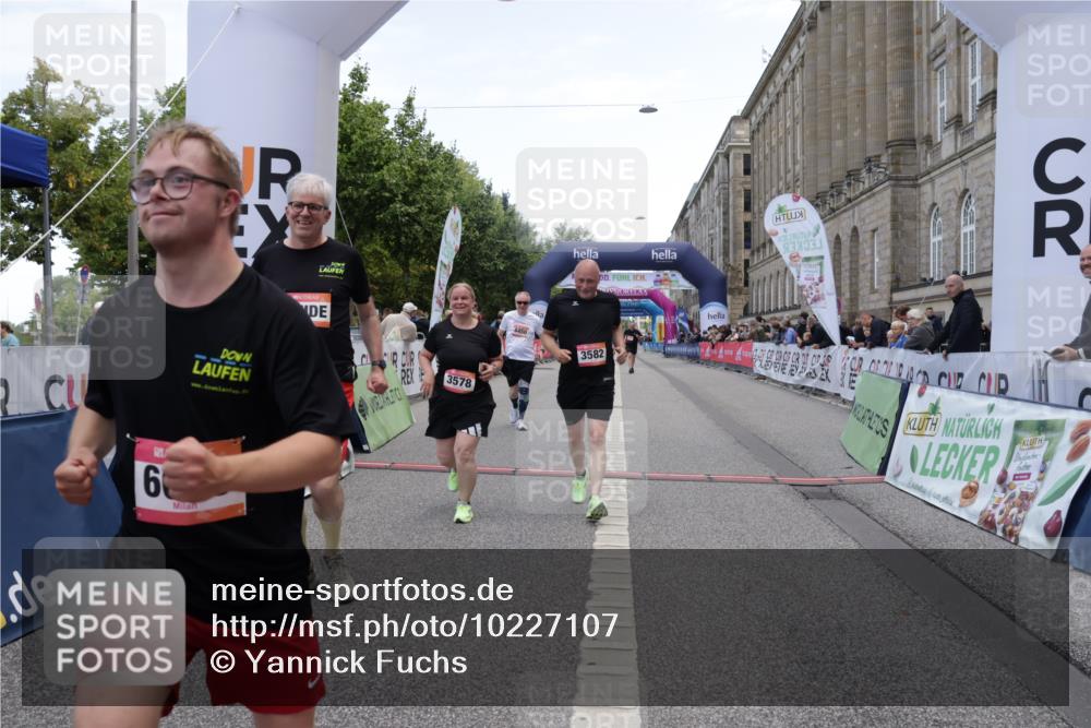 06.09.2026 - CURREX Alsterlauf Yannick Fuchs http://msf.ph/oto/10227107 06.09.2026 10:23:45 Ziel 3424, 3578, 3582, 4450, 4659, 6090, 8144 meine-sportfotos.de