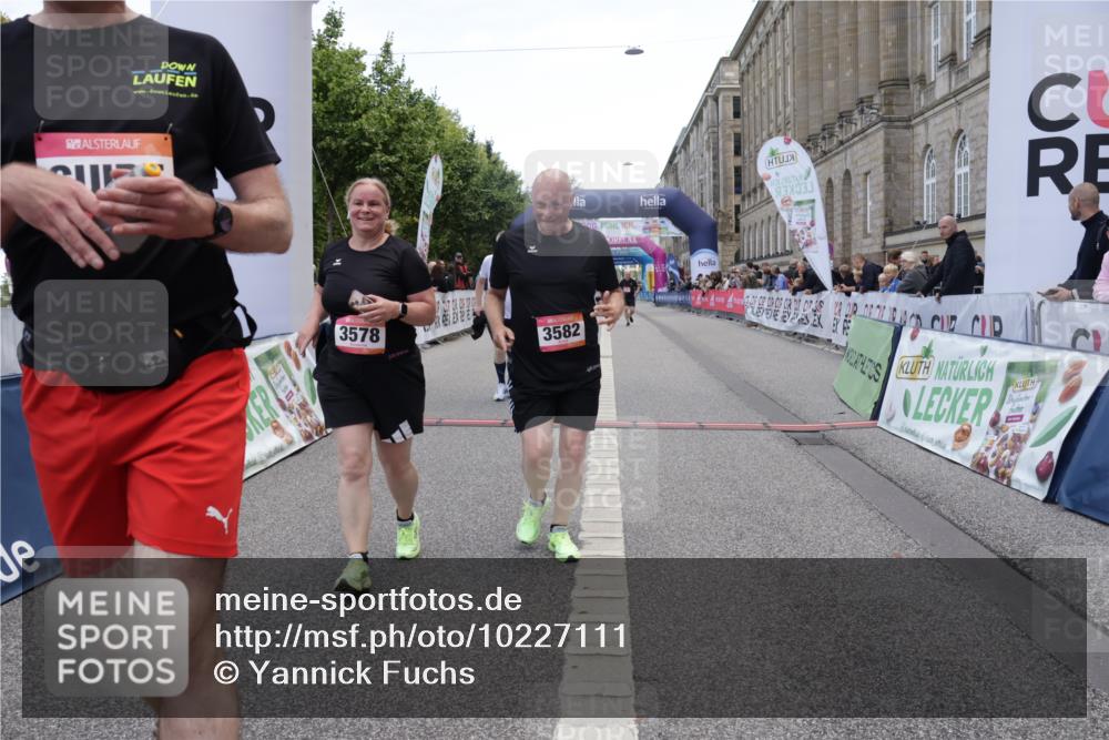 06.09.2026 - CURREX Alsterlauf Yannick Fuchs http://msf.ph/oto/10227111 06.09.2026 10:23:46 Ziel 3424, 3578, 3582, 4450, 4659, 6090, 8144 meine-sportfotos.de