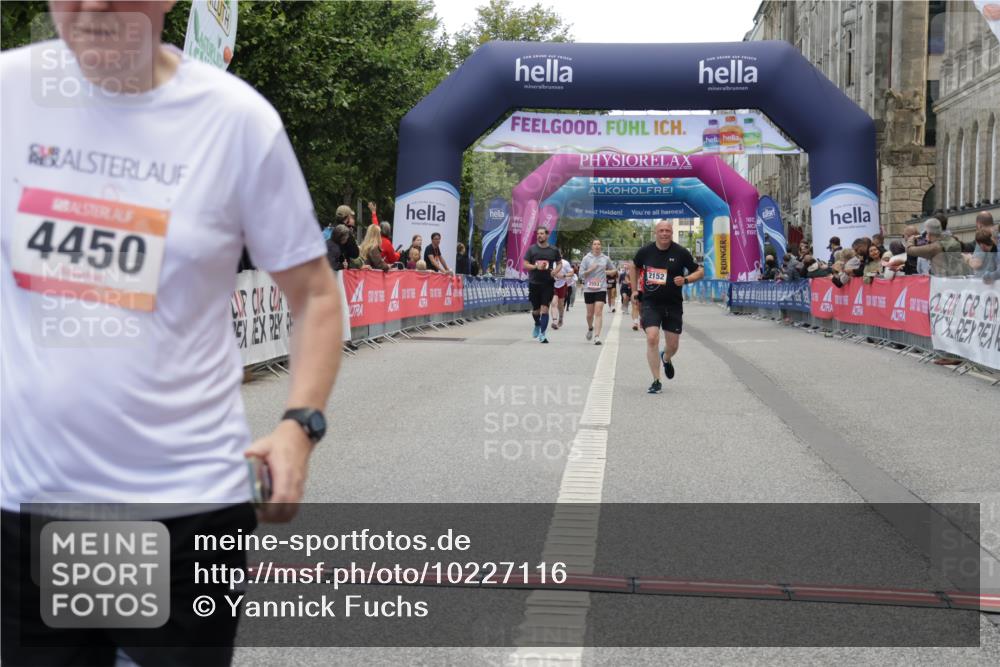06.09.2026 - CURREX Alsterlauf Yannick Fuchs http://msf.ph/oto/10227116 06.09.2026 10:23:49 Ziel 2152, 3578, 3582, 4450, 6090 meine-sportfotos.de