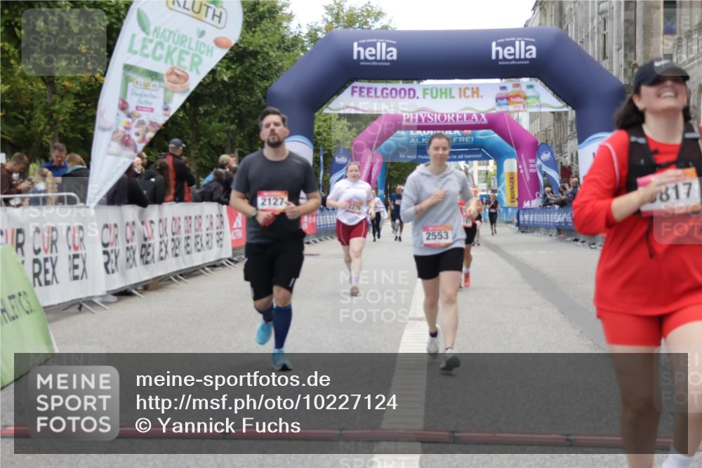 06.09.2026 - CURREX Alsterlauf Yannick Fuchs http://msf.ph/oto/10227124 06.09.2026 10:23:58 Ziel 2127, 2152, 2276, 2553, 5817, 6167 meine-sportfotos.de
