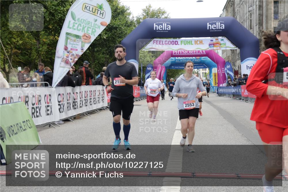06.09.2026 - CURREX Alsterlauf Yannick Fuchs http://msf.ph/oto/10227125 06.09.2026 10:23:58 Ziel 2127, 2152, 2276, 2553, 5817, 6167 meine-sportfotos.de