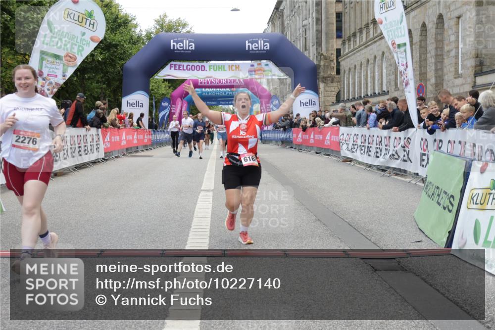 06.09.2026 - CURREX Alsterlauf Yannick Fuchs http://msf.ph/oto/10227140 06.09.2026 10:24:02 Ziel 2127, 2276, 2553, 5817, 6167 meine-sportfotos.de