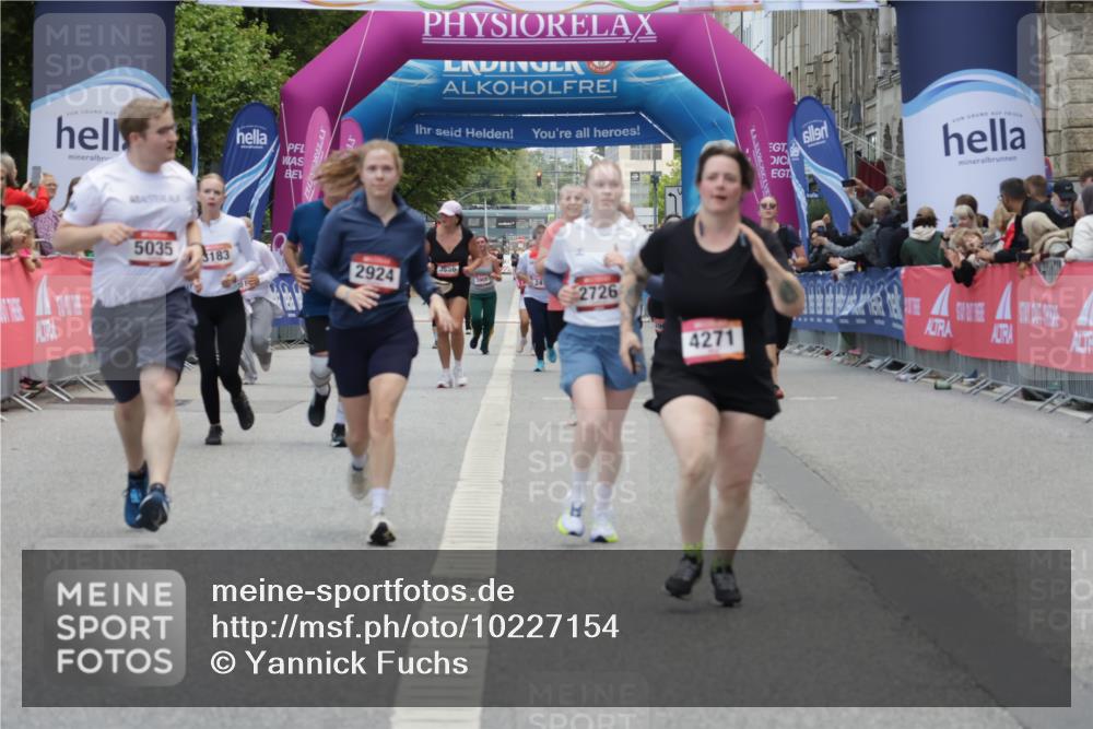 06.09.2026 - CURREX Alsterlauf Yannick Fuchs http://msf.ph/oto/10227154 06.09.2026 10:24:06 Ziel 2127, 2276, 2553, 2726, 2924, 4271, 5035, 6167 meine-sportfotos.de
