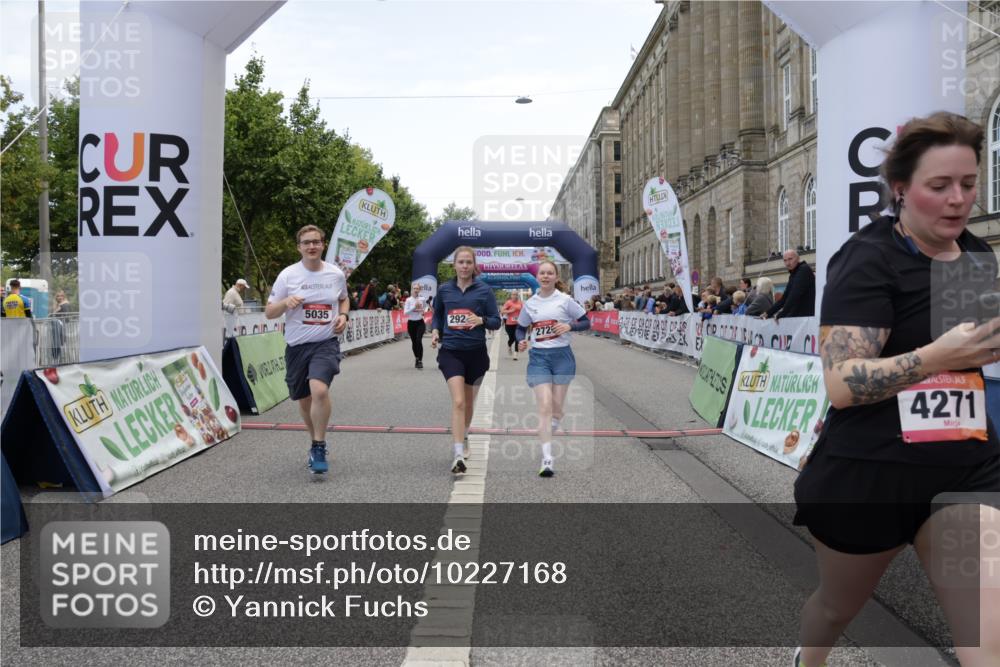 06.09.2026 - CURREX Alsterlauf Yannick Fuchs http://msf.ph/oto/10227168 06.09.2026 10:24:10 Ziel 2393, 2726, 2924, 3183, 3185, 4271, 5035, 5732, 6167 meine-sportfotos.de