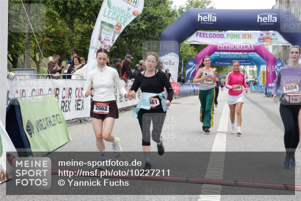 06.09.2026 - CURREX Alsterlauf Yannick Fuchs http://msf.ph/oto/10227211 06.09.2026 10:24:26 Ziel 2662, 3856, 3899, 3900, 5604, 5842, 6422 meine-sportfotos.de