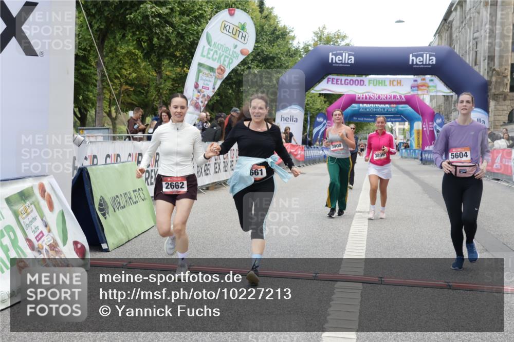 06.09.2026 - CURREX Alsterlauf Yannick Fuchs http://msf.ph/oto/10227213 06.09.2026 10:24:26 Ziel 2662, 3856, 3899, 3900, 5604, 5842, 6422 meine-sportfotos.de