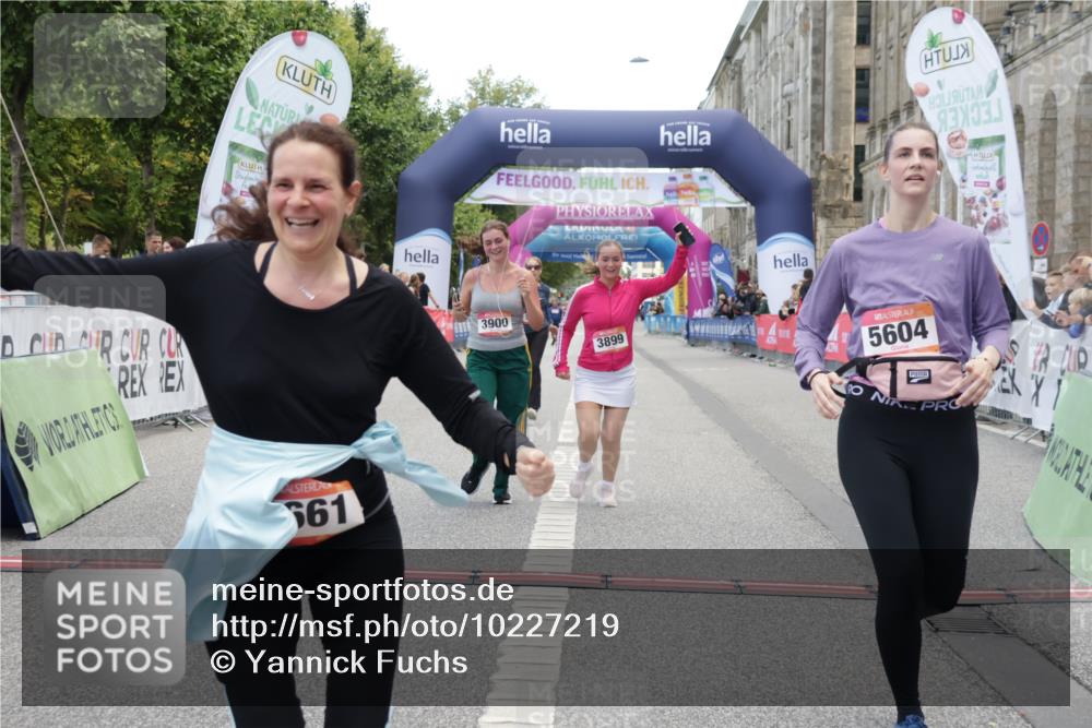 06.09.2026 - CURREX Alsterlauf Yannick Fuchs http://msf.ph/oto/10227219 06.09.2026 10:24:27 Ziel 2662, 3856, 3899, 3900, 5604, 5842 meine-sportfotos.de