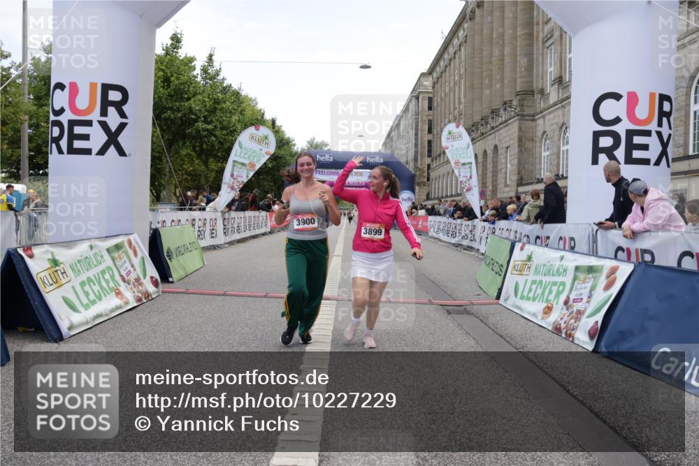 06.09.2026 - CURREX Alsterlauf Yannick Fuchs http://msf.ph/oto/10227229 06.09.2026 10:24:30 Ziel 2662, 3856, 3899, 3900, 5604, 5842 meine-sportfotos.de