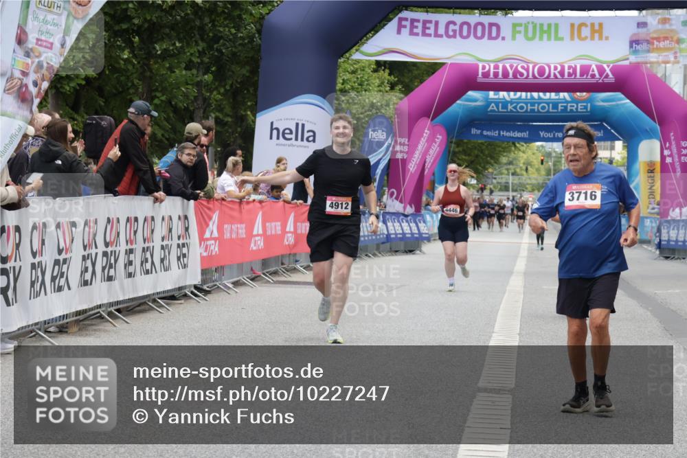 06.09.2026 - CURREX Alsterlauf Yannick Fuchs http://msf.ph/oto/10227247 06.09.2026 10:24:49 Ziel 3716, 4912 meine-sportfotos.de
