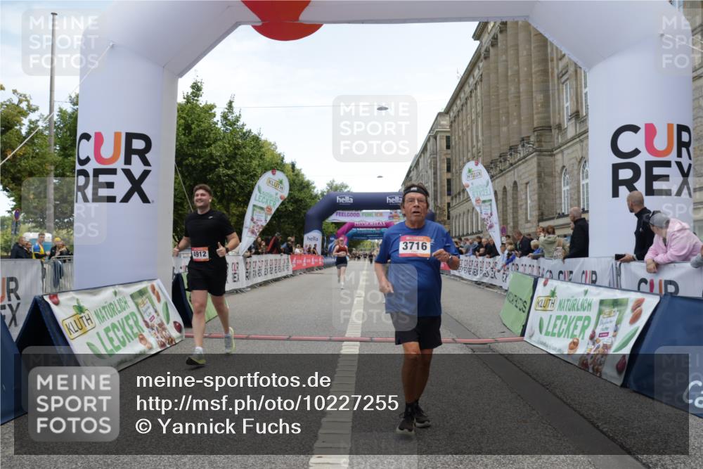 06.09.2026 - CURREX Alsterlauf Yannick Fuchs http://msf.ph/oto/10227255 06.09.2026 10:24:54 Ziel 3716, 4446, 4912, 4927 meine-sportfotos.de
