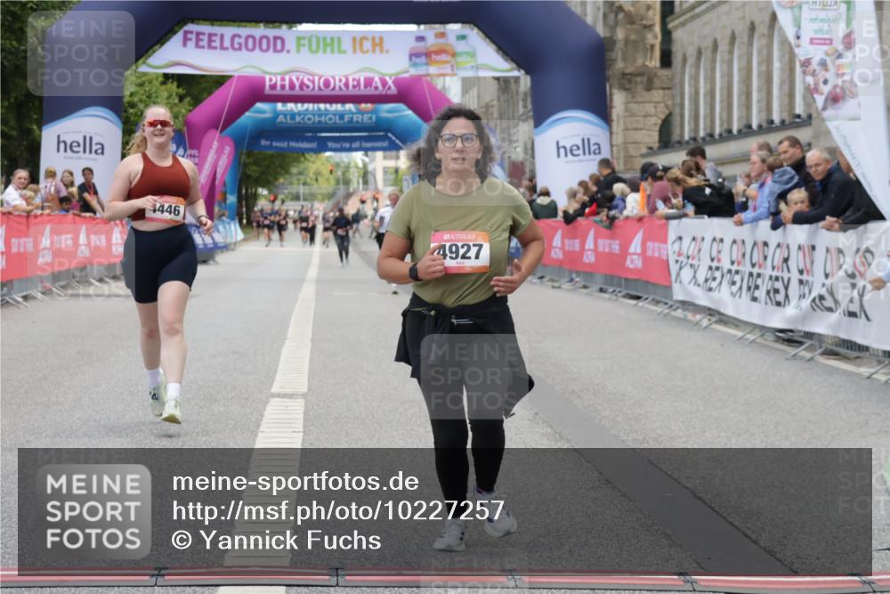 06.09.2026 - CURREX Alsterlauf Yannick Fuchs http://msf.ph/oto/10227257 06.09.2026 10:24:56 Ziel 3716, 4446, 4912, 4927 meine-sportfotos.de
