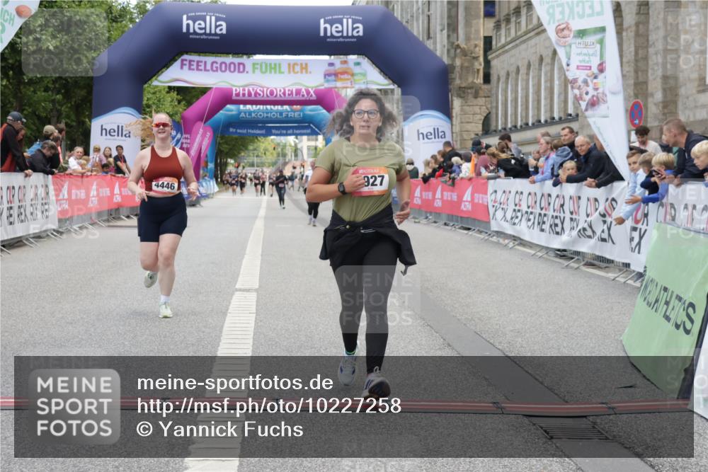 06.09.2026 - CURREX Alsterlauf Yannick Fuchs http://msf.ph/oto/10227258 06.09.2026 10:24:56 Ziel 3716, 4446, 4912, 4927 meine-sportfotos.de