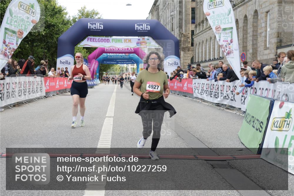 06.09.2026 - CURREX Alsterlauf Yannick Fuchs http://msf.ph/oto/10227259 06.09.2026 10:24:56 Ziel 3716, 4446, 4912, 4927 meine-sportfotos.de
