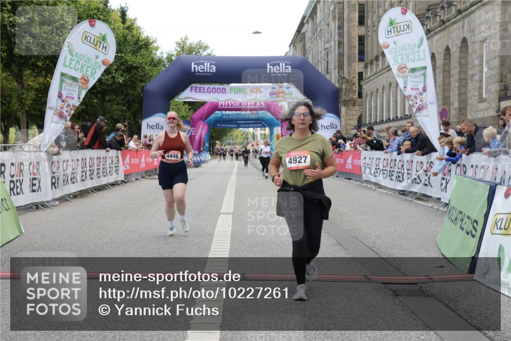 06.09.2026 - CURREX Alsterlauf Yannick Fuchs http://msf.ph/oto/10227261 06.09.2026 10:24:57 Ziel 3716, 4446, 4912, 4927 meine-sportfotos.de