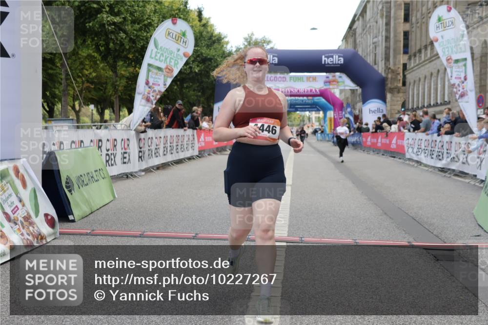 06.09.2026 - CURREX Alsterlauf Yannick Fuchs http://msf.ph/oto/10227267 06.09.2026 10:24:59 Ziel 3716, 4446, 4912, 4927 meine-sportfotos.de