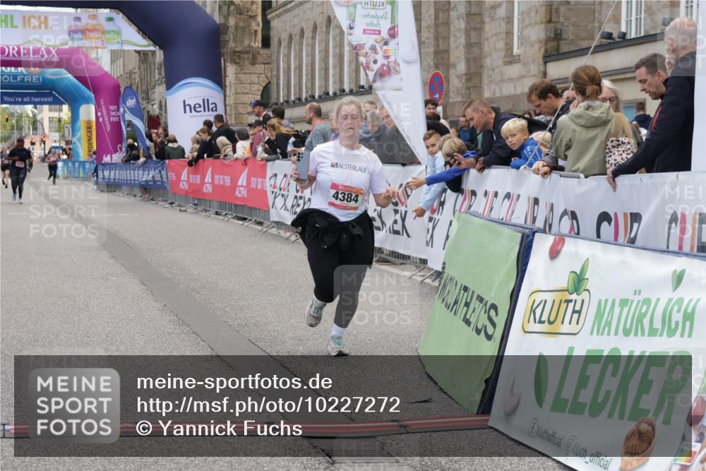 06.09.2026 - CURREX Alsterlauf Yannick Fuchs http://msf.ph/oto/10227272 06.09.2026 10:25:04 Ziel 4384, 4446, 4927 meine-sportfotos.de