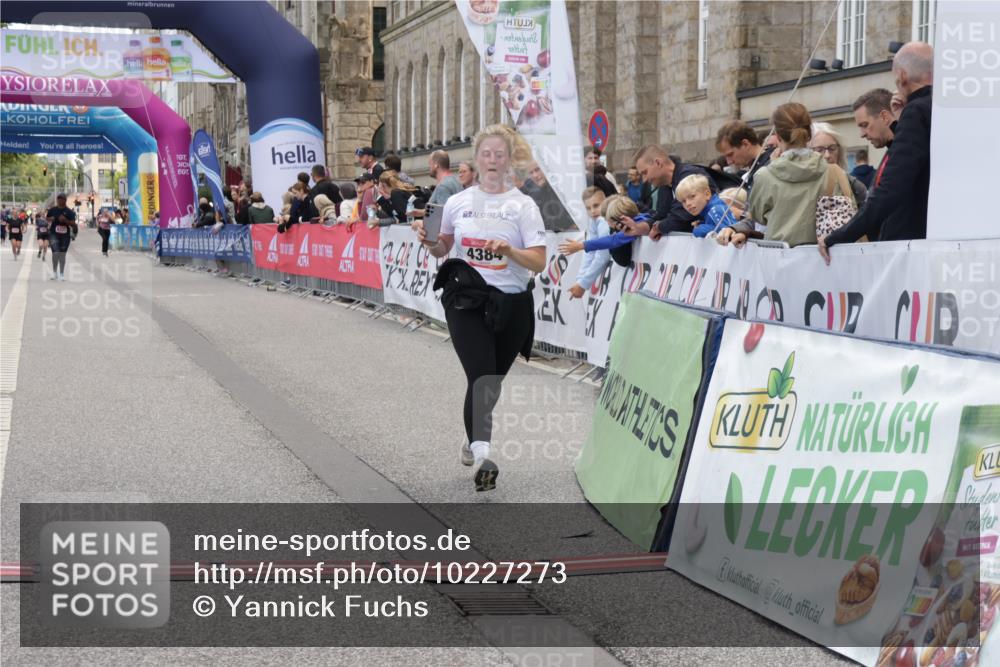 06.09.2026 - CURREX Alsterlauf Yannick Fuchs http://msf.ph/oto/10227273 06.09.2026 10:25:05 Ziel 4384, 4446 meine-sportfotos.de