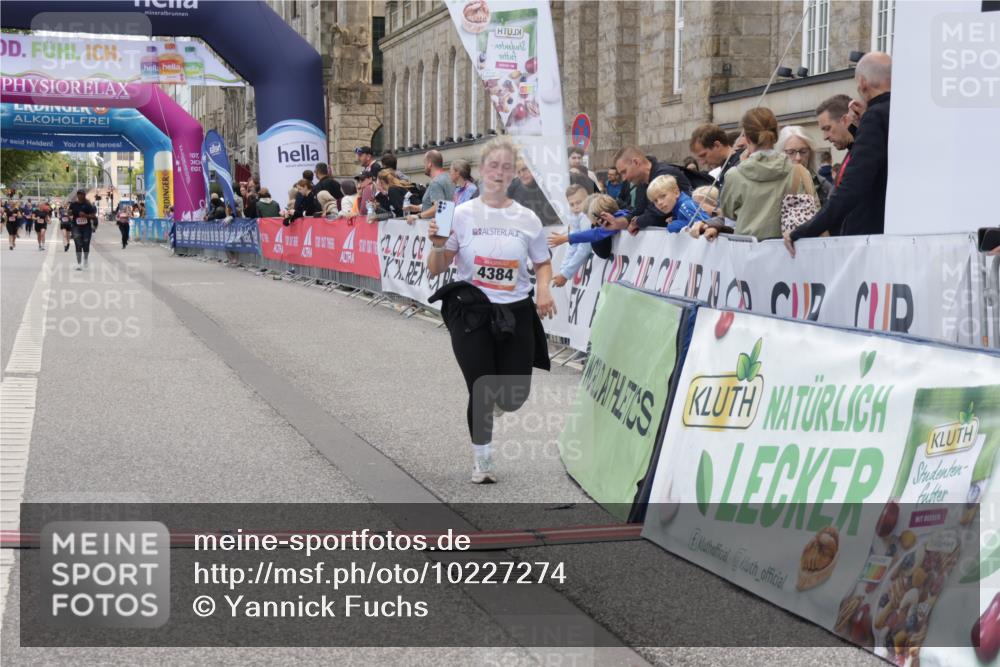 06.09.2026 - CURREX Alsterlauf Yannick Fuchs http://msf.ph/oto/10227274 06.09.2026 10:25:05 Ziel 4384, 4446 meine-sportfotos.de