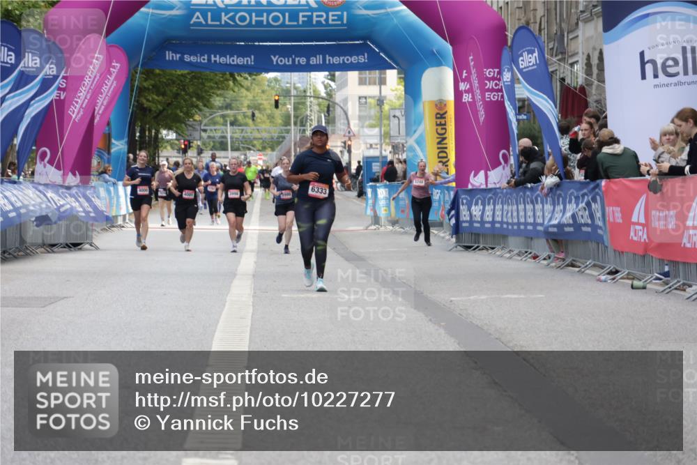06.09.2026 - CURREX Alsterlauf Yannick Fuchs http://msf.ph/oto/10227277 06.09.2026 10:25:08 Ziel 4384 meine-sportfotos.de