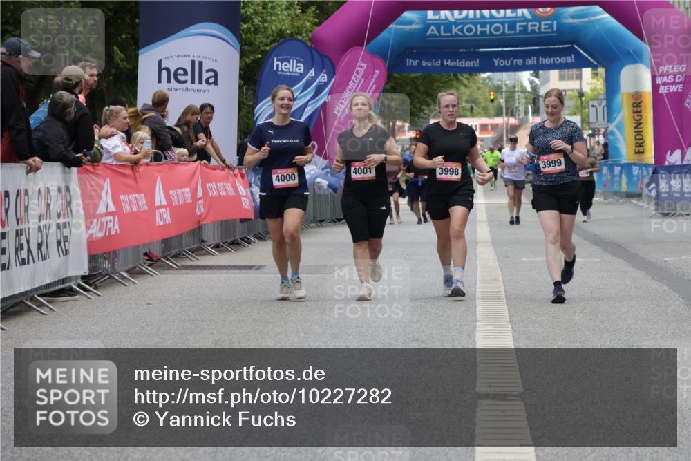 06.09.2026 - CURREX Alsterlauf Yannick Fuchs http://msf.ph/oto/10227282 06.09.2026 10:25:22 Ziel 6333 meine-sportfotos.de