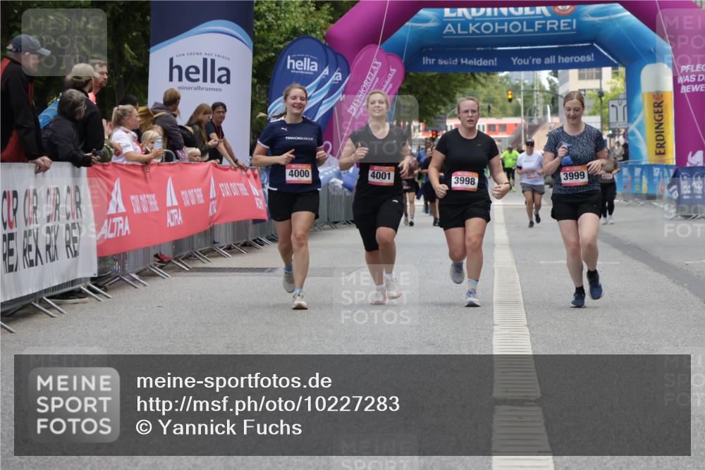06.09.2026 - CURREX Alsterlauf Yannick Fuchs http://msf.ph/oto/10227283 06.09.2026 10:25:22 Ziel 6333 meine-sportfotos.de