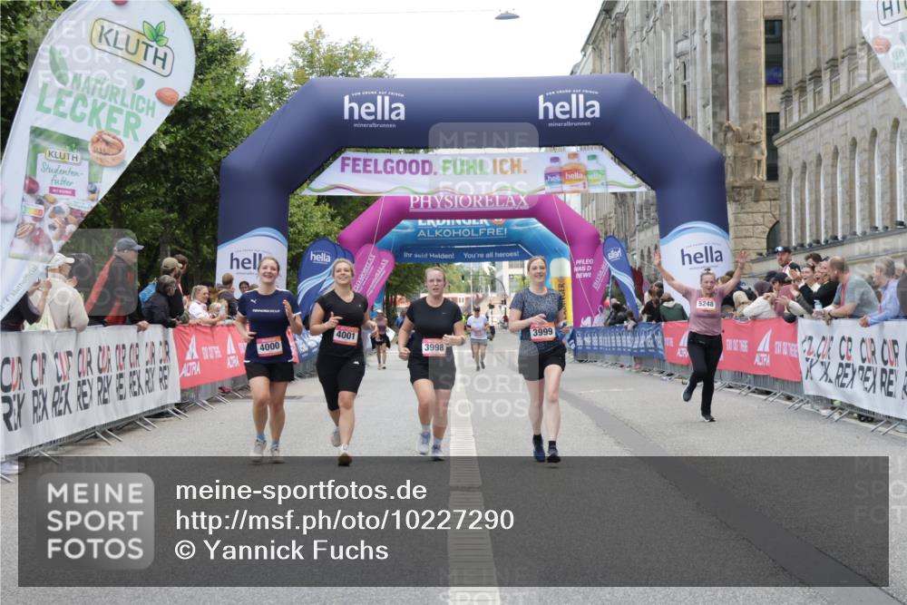 06.09.2026 - CURREX Alsterlauf Yannick Fuchs http://msf.ph/oto/10227290 06.09.2026 10:25:25 Ziel 3998, 3999, 4000, 4001, 5248, 6333 meine-sportfotos.de