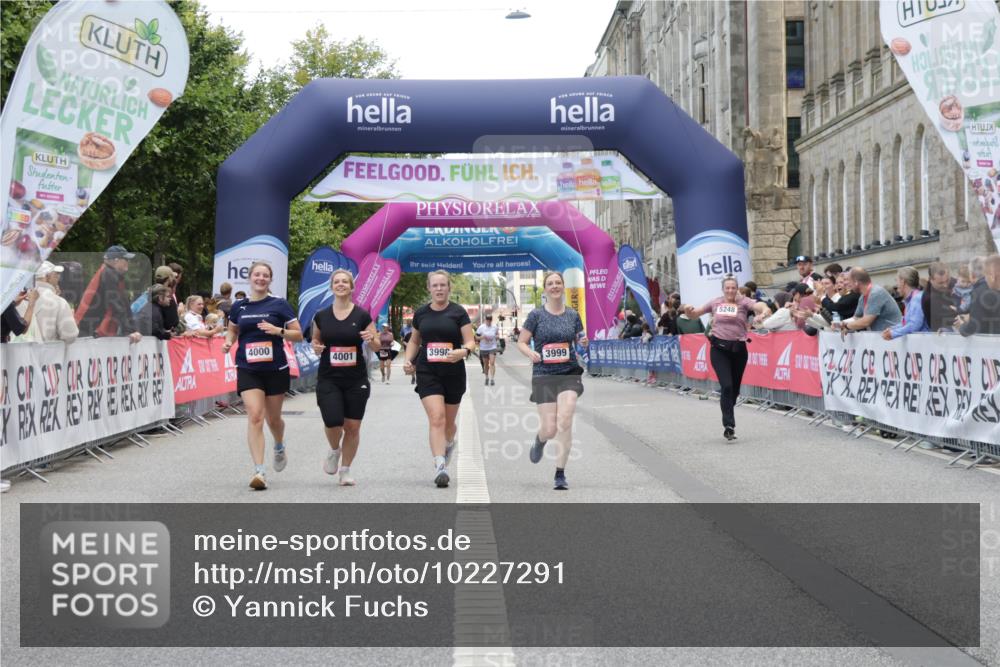 06.09.2026 - CURREX Alsterlauf Yannick Fuchs http://msf.ph/oto/10227291 06.09.2026 10:25:25 Ziel 3998, 3999, 4000, 4001, 5248, 6333 meine-sportfotos.de