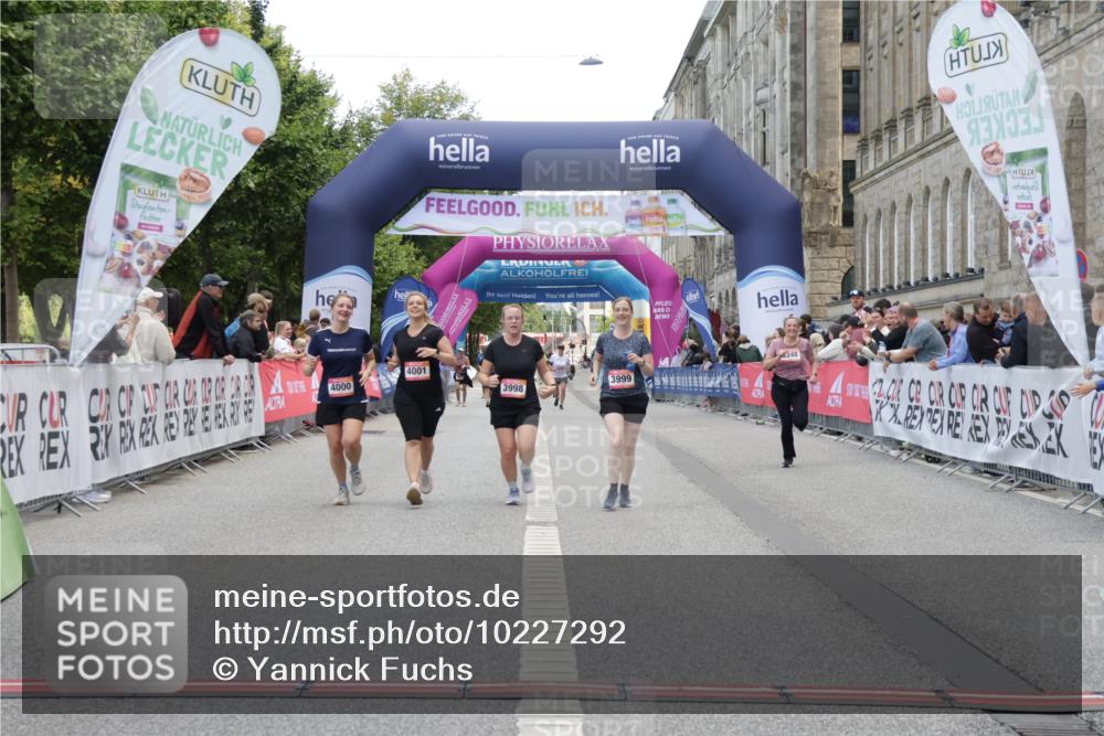 06.09.2026 - CURREX Alsterlauf Yannick Fuchs http://msf.ph/oto/10227292 06.09.2026 10:25:25 Ziel 3998, 3999, 4000, 4001, 5248, 6333 meine-sportfotos.de