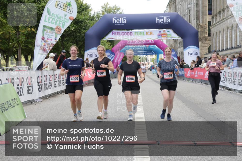 06.09.2026 - CURREX Alsterlauf Yannick Fuchs http://msf.ph/oto/10227296 06.09.2026 10:25:27 Ziel 3998, 3999, 4000, 4001, 5248, 6333 meine-sportfotos.de