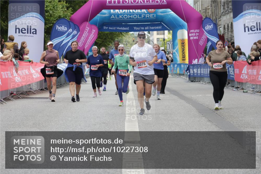 06.09.2026 - CURREX Alsterlauf Yannick Fuchs http://msf.ph/oto/10227308 06.09.2026 10:25:39 Ziel  meine-sportfotos.de