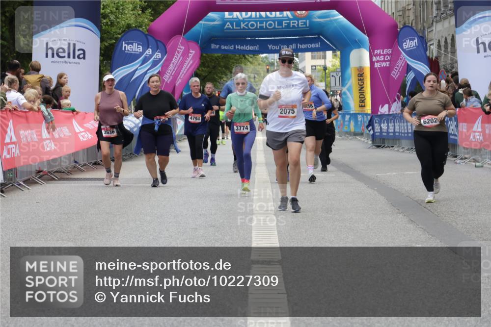 06.09.2026 - CURREX Alsterlauf Yannick Fuchs http://msf.ph/oto/10227309 06.09.2026 10:25:39 Ziel  meine-sportfotos.de