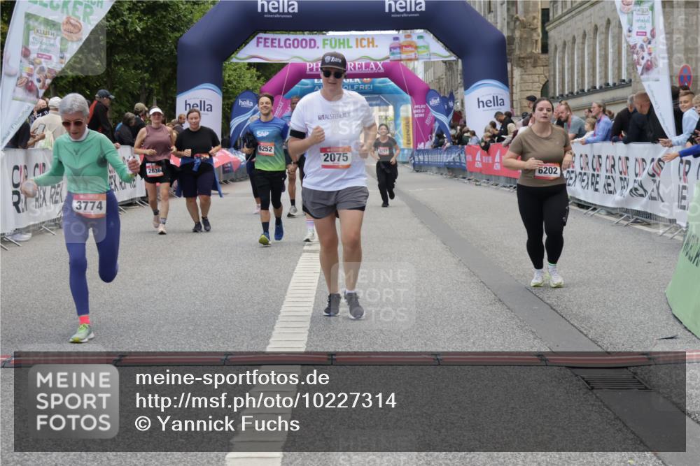 06.09.2026 - CURREX Alsterlauf Yannick Fuchs http://msf.ph/oto/10227314 06.09.2026 10:25:44 Ziel 2075, 3774, 4258, 6202, 6252 meine-sportfotos.de