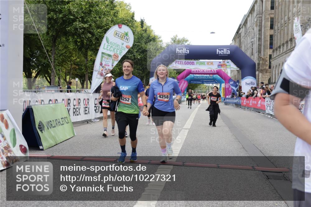 06.09.2026 - CURREX Alsterlauf Yannick Fuchs http://msf.ph/oto/10227321 06.09.2026 10:25:48 Ziel 2075, 2635, 2636, 3297, 3774, 4258, 4794, 5409, 6202, 6252, 6325 meine-sportfotos.de