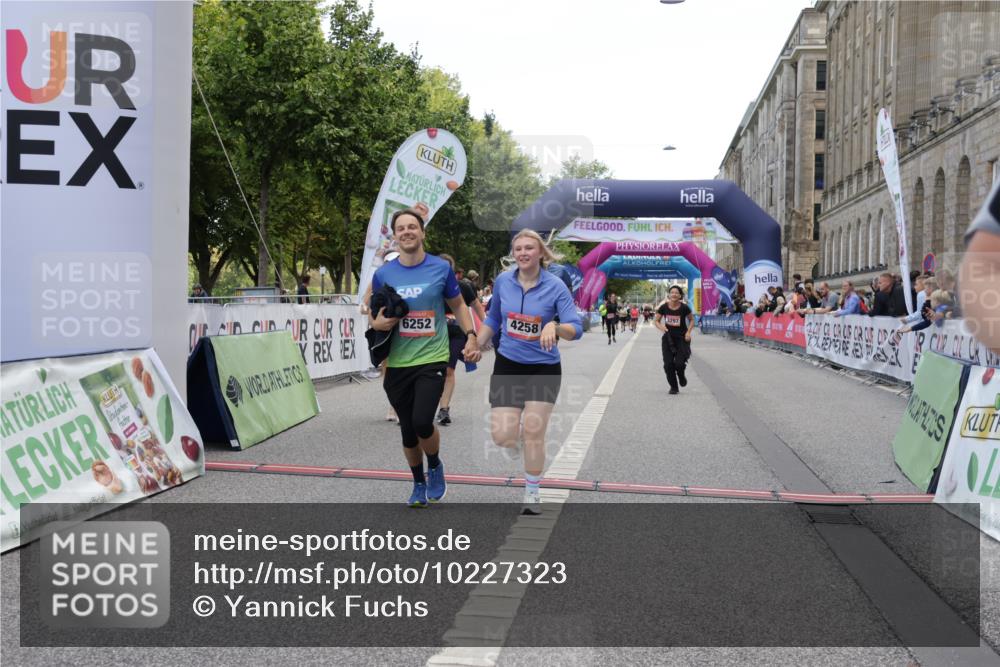 06.09.2026 - CURREX Alsterlauf Yannick Fuchs http://msf.ph/oto/10227323 06.09.2026 10:25:48 Ziel 2075, 2635, 2636, 3297, 3774, 4258, 4794, 5409, 6202, 6252, 6325 meine-sportfotos.de