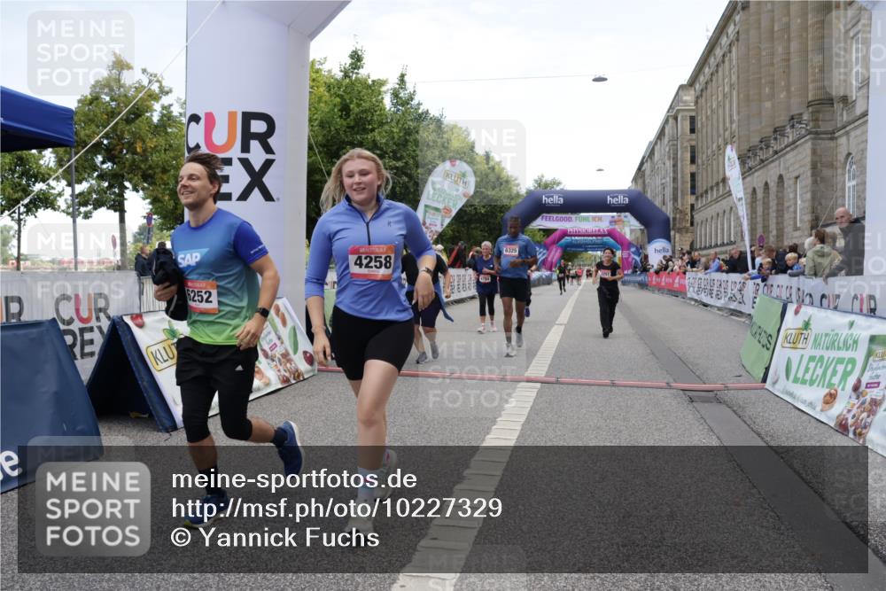 06.09.2026 - CURREX Alsterlauf Yannick Fuchs http://msf.ph/oto/10227329 06.09.2026 10:25:49 Ziel 2075, 2635, 2636, 3297, 3774, 4258, 4794, 5409, 6202, 6252, 6325 meine-sportfotos.de