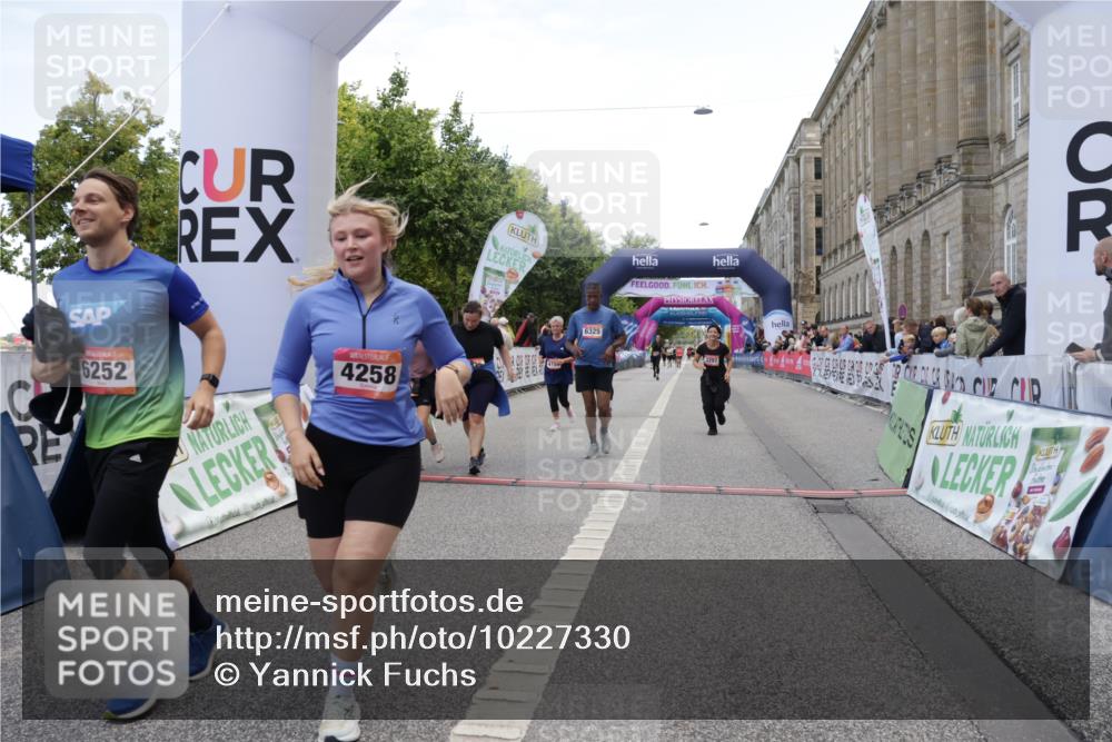 06.09.2026 - CURREX Alsterlauf Yannick Fuchs http://msf.ph/oto/10227330 06.09.2026 10:25:49 Ziel 2075, 2635, 2636, 3297, 3774, 4258, 4794, 5409, 6202, 6252, 6325 meine-sportfotos.de