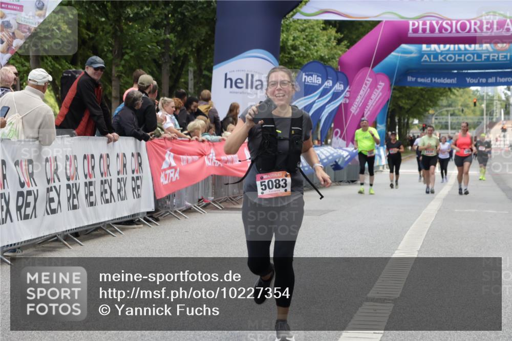 06.09.2026 - CURREX Alsterlauf Yannick Fuchs http://msf.ph/oto/10227354 06.09.2026 10:25:56 Ziel 2635, 2636, 3297, 4794, 5083, 5409, 6325 meine-sportfotos.de
